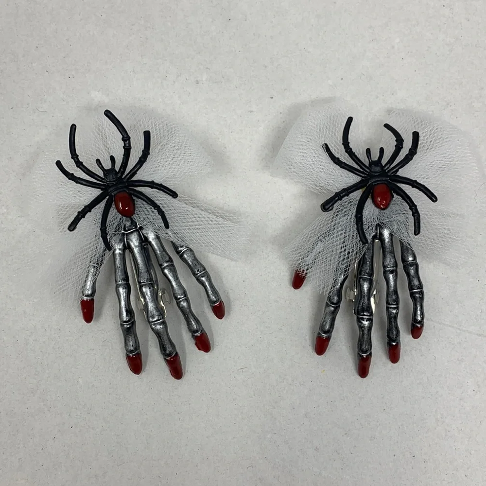 Pair Skeleton hands hair clips Halloween hair accessories - Picture 3 of 9